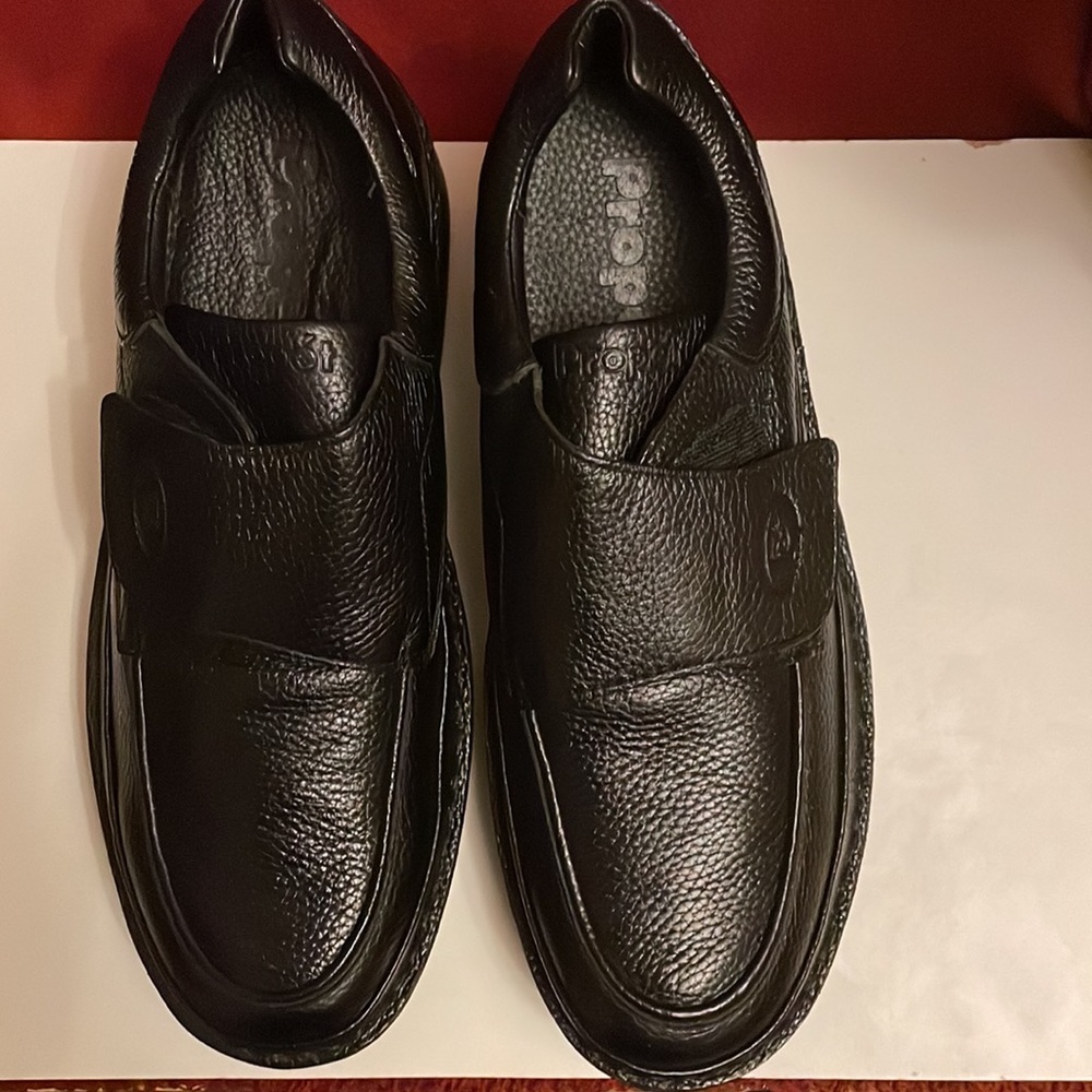 PROPET, NWOT, Men’s WORK SHOES size 13 black leather upper with Velcro closure.
